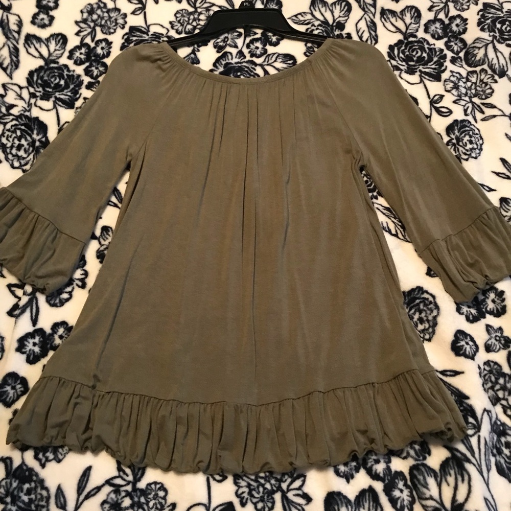 Women’s “Cloud Chaser” Green Ruffled Top.💕